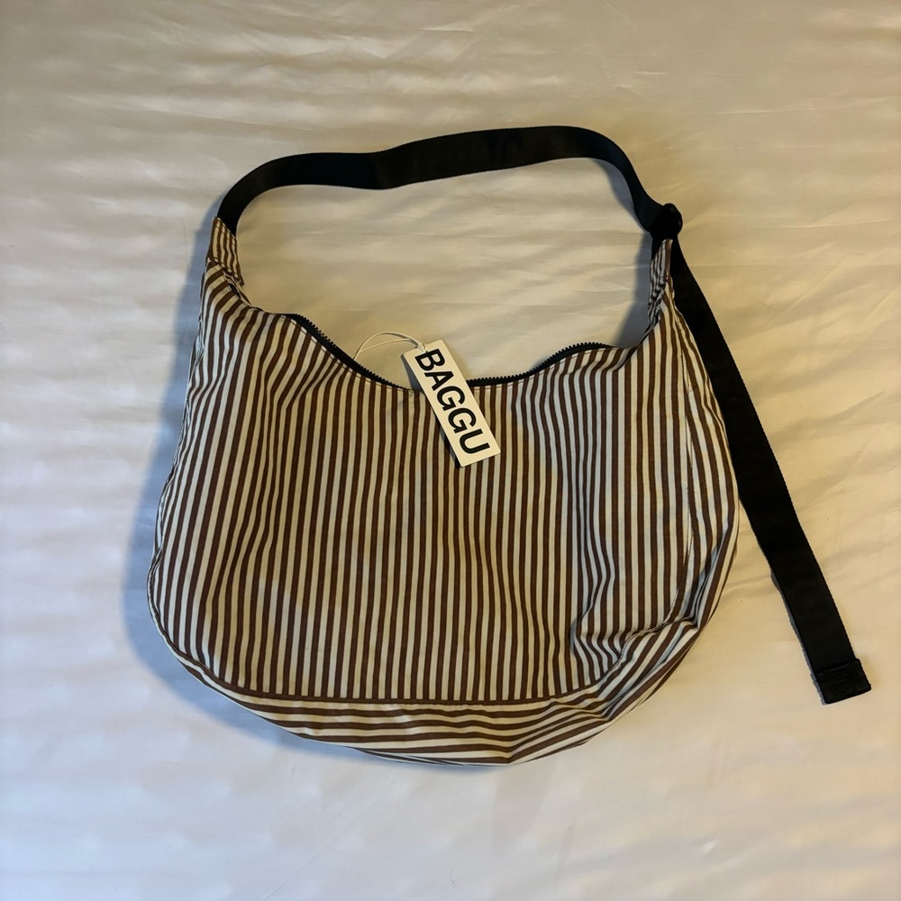 NWT BAGGU bag